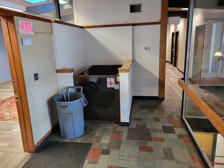 More Photos Of 6830 W Villard Ave, Milwaukee Office For Sale