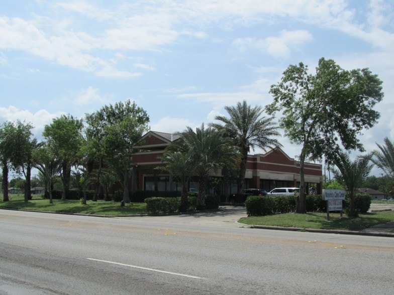 More Photos Of 1205-1211 W Austin St, Port Lavaca Office For Sale