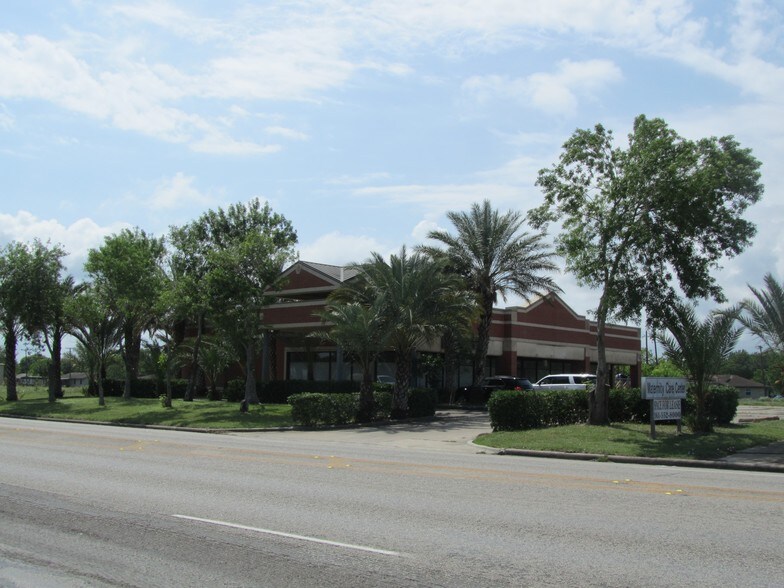 More Photos Of 1205-1211 W Austin St, Port Lavaca Office For Lease