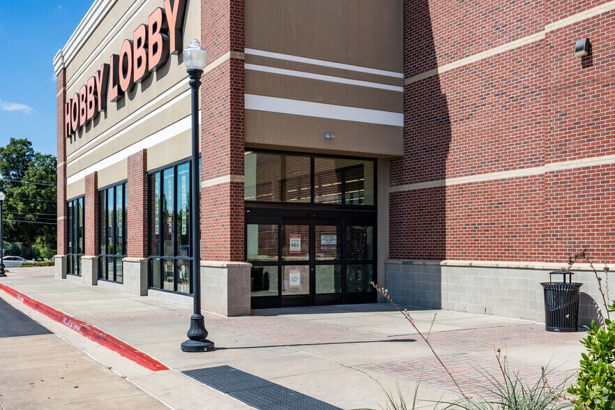 More Photos Of 5625 SE 15th St, Midwest City General Retail For Sale