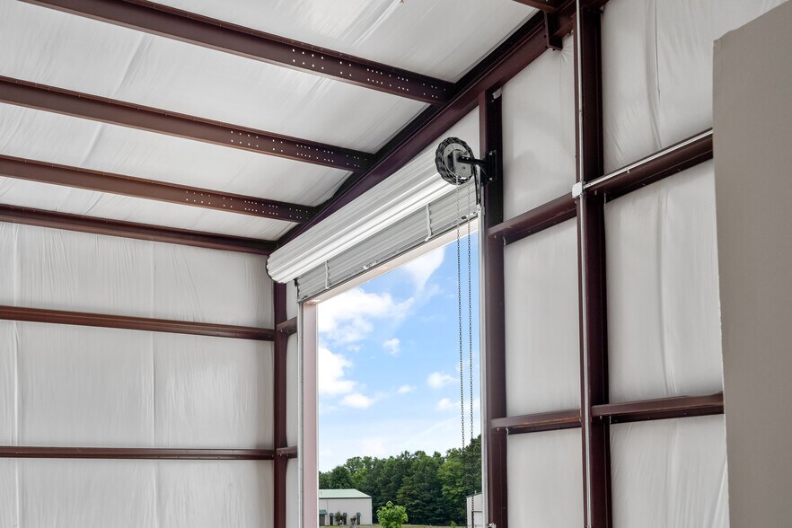 More Photos Of 27 Airport Business, Jasper Warehouse For Lease