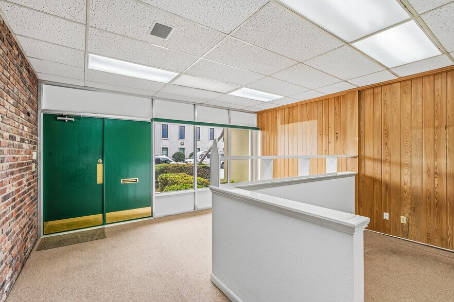 More Photos Of 2145 15th Ave, Vero Beach Office For Sale