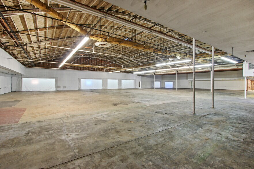 More Photos Of 1131 E Wardlow Rd, Long Beach Freestanding For Sale