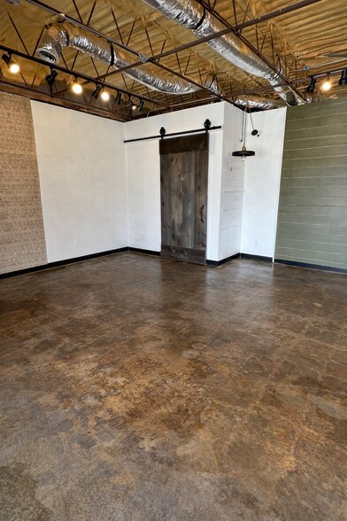 More Photos Of 8182 E Brainerd Rd, Chattanooga General Retail For Lease