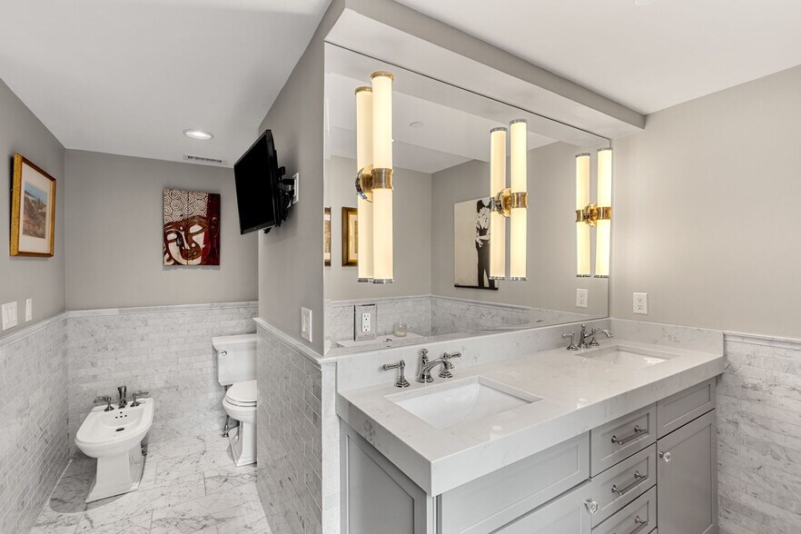 More Photos Of 314 Essex St, Salem Specialty For Sale