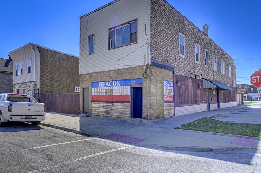 Primary Photo Of 13300 S Brandon Ave, Chicago Bar For Sale