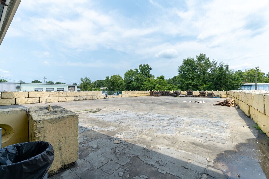 More Photos Of 89 Green St, Warner Robins Warehouse For Sale