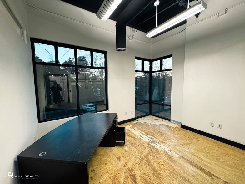 More Photos Of 1690 Roberts Blvd, Kennesaw Warehouse For Lease