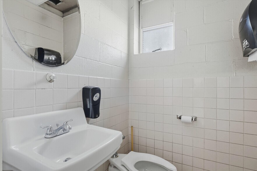 More Photos Of 7 Stewart St, Haverhill Manufacturing For Lease