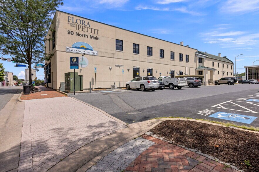 More Photos Of 90 N Main St, Harrisonburg Office For Sale