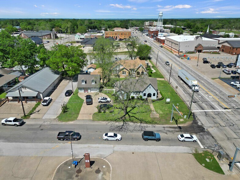 More Photos Of 209 S Main St, Lindale Loft Creative Space For Lease