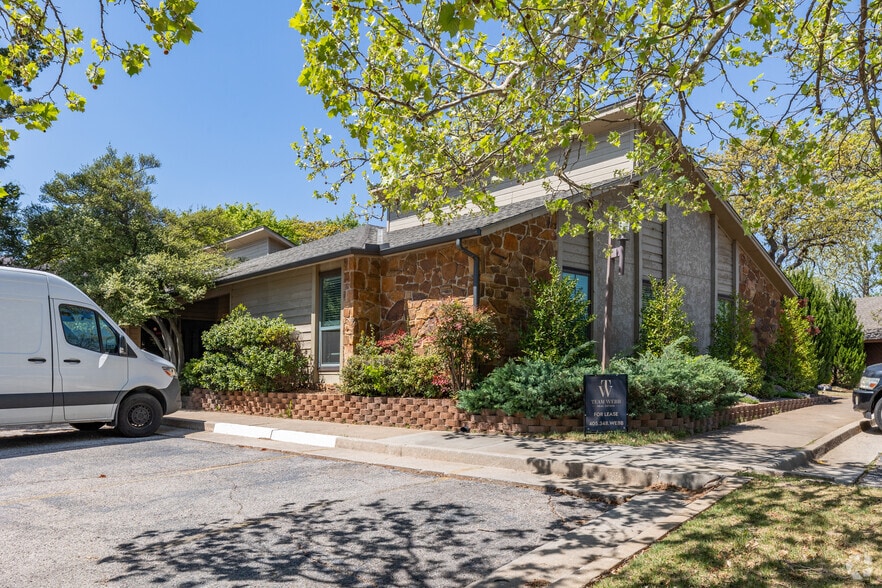 Primary Photo Of 1600 E 19th St, Edmond Office For Lease