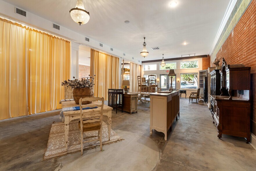 More Photos Of 205 S Main St, Bryan Storefront For Lease