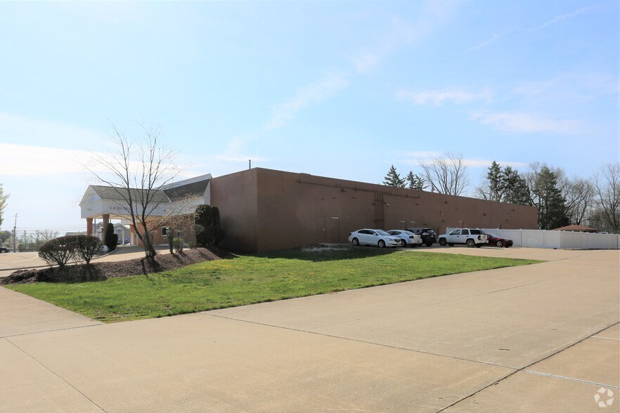 More Photos Of 1132-1152 Pearl Rd, Brunswick General Retail For Lease