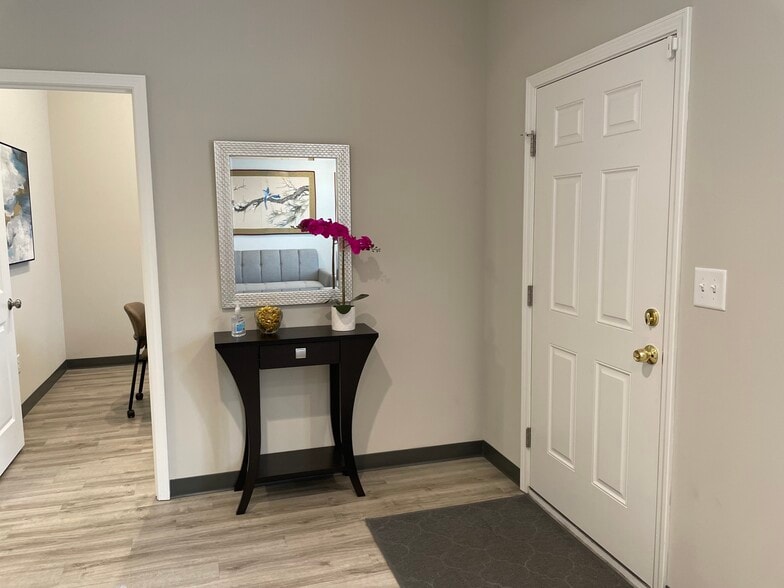 More Photos Of 247 River Park North Dr, Woodstock Medical For Sale