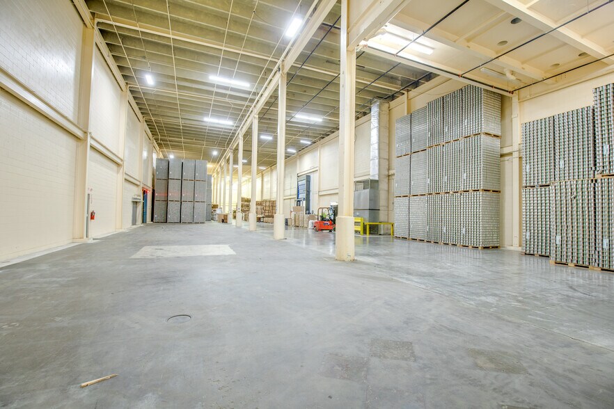 More Photos Of 4930 Hayes Ave, Plover Distribution For Lease