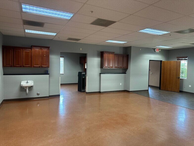 More Photos Of 953-959 E Monte Vista Ave, Turlock Office For Lease