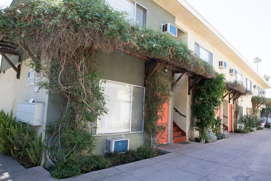 More Photos Of 14716-14722 Delano St, Van Nuys Multifamily For Sale