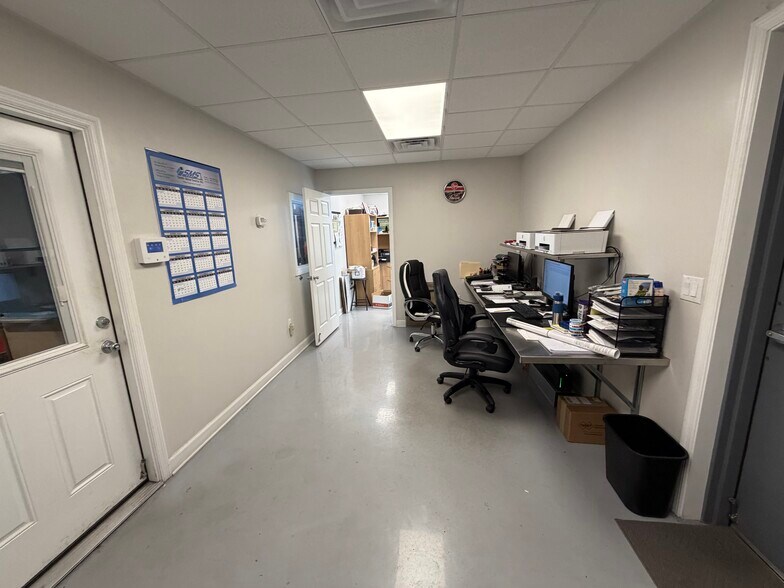 More Photos Of 2300 Mayflower Ave, Apopka Warehouse For Lease