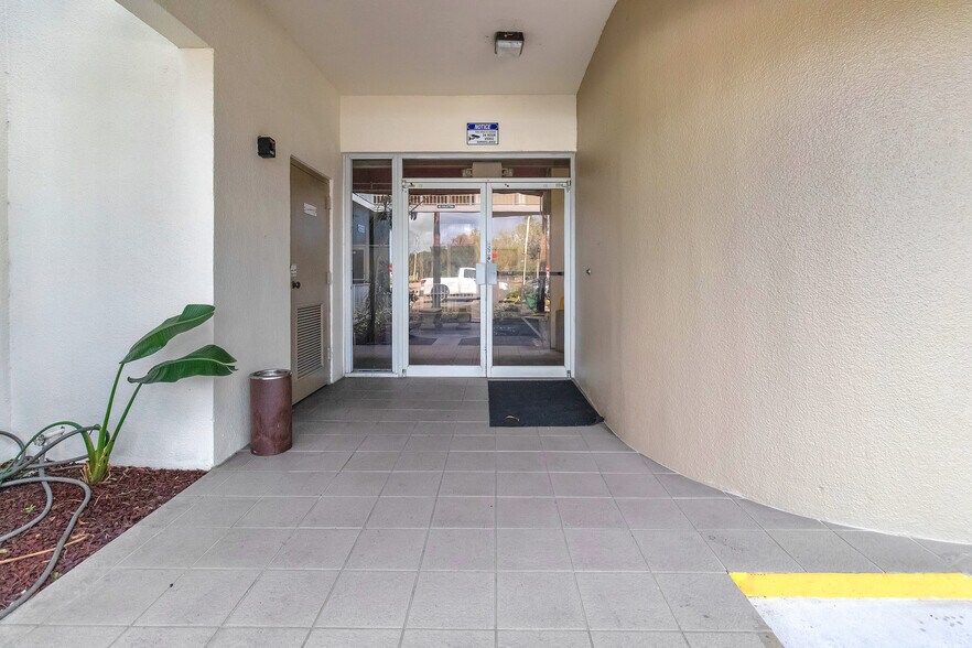 More Photos Of 8360 W Oakland Park Blvd, Sunrise Office For Sale