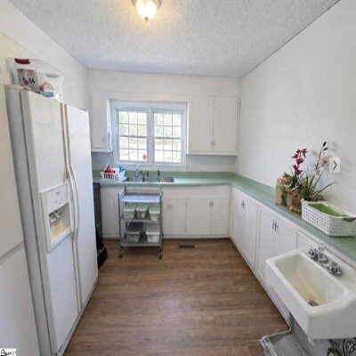 More Photos Of 615 Fairview St, Fountain Inn Office For Sale