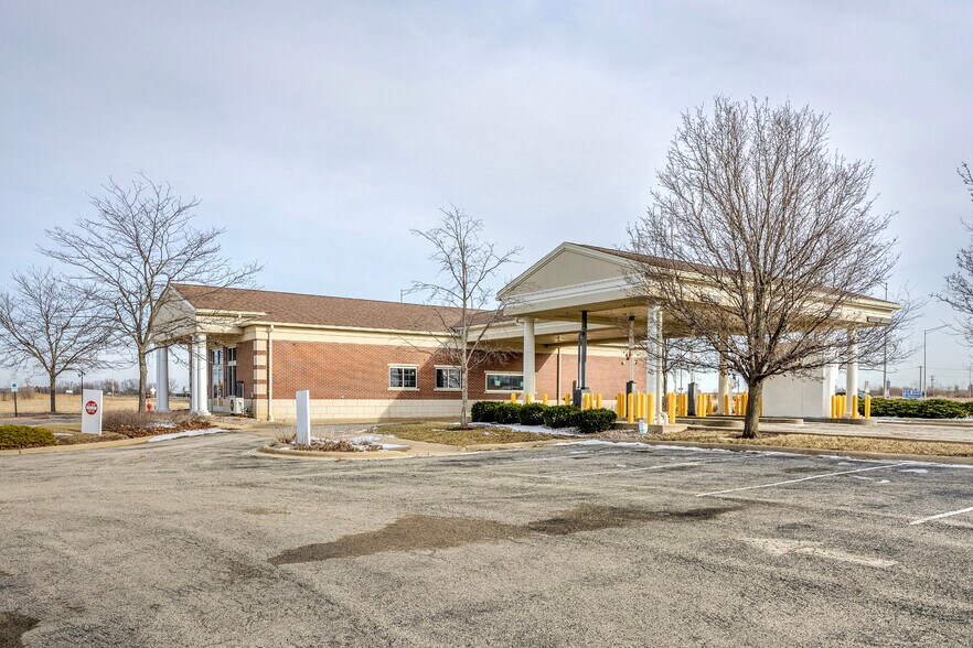 More Photos Of 430 E Mississippi Ave, Elwood Bank For Lease