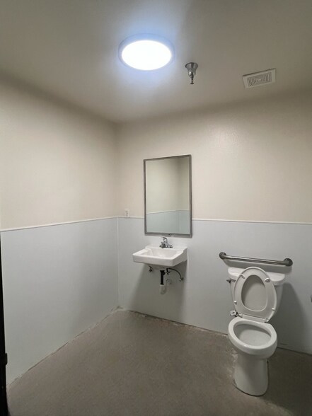 More Photos Of 5650 Knott Ave, Buena Park Warehouse For Lease