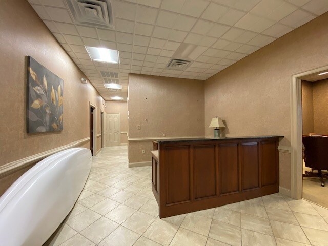 More Photos Of 616 Village Dr, Virginia Beach Office For Lease