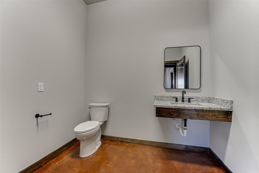 More Photos Of 3406 Interstate 30 W, Caddo Mills Flex For Lease