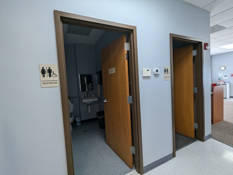 More Photos Of 7133 W 95th St, Overland Park Medical For Lease