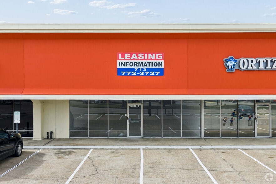 More Photos Of 6003 Bellaire Blvd, Houston Storefront For Lease