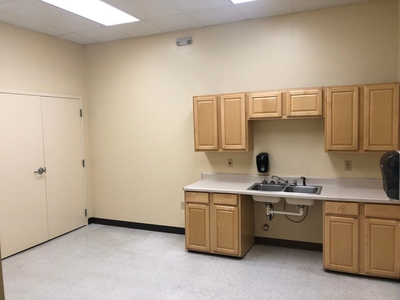 More Photos Of 1501 S Meridian Ave, Oklahoma City Industrial For Sale