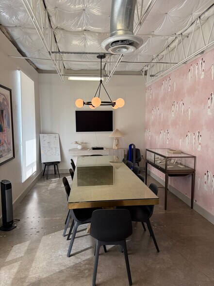 More Photos Of 4649 Insurance Ln, Dallas Loft Creative Space For Lease