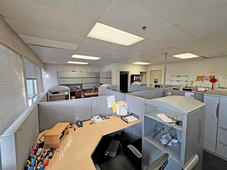 More Photos Of 6870 Palm Ave, Burnaby Warehouse For Sale