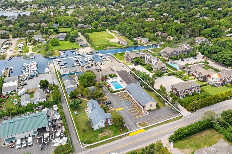 More Photos Of 72 Foster Ave, Hampton Bays Hotel For Sale