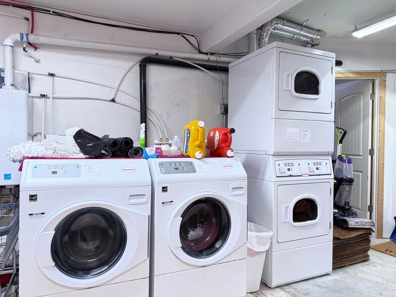 More Photos Of 1665 Whisper Ridge Rd, Ashton Hotel For Sale