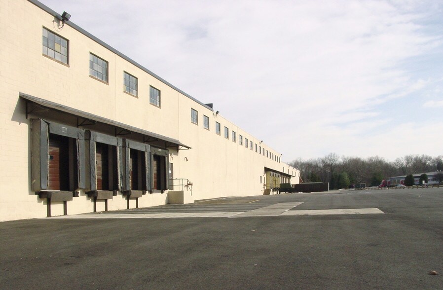 More Photos Of 510 Ryerson Rd, Lincoln Park Manufacturing For Lease
