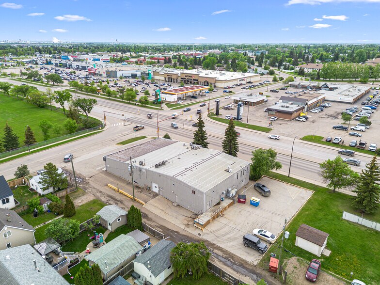 More Photos Of 5402 44 St, Lloydminster Freestanding For Sale
