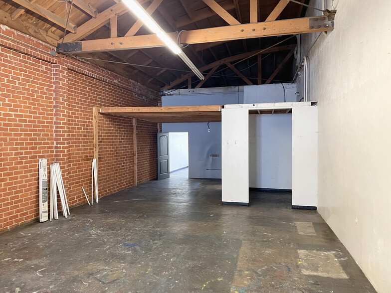 More Photos Of 2315-2319 E 8th St, Los Angeles Warehouse For Lease