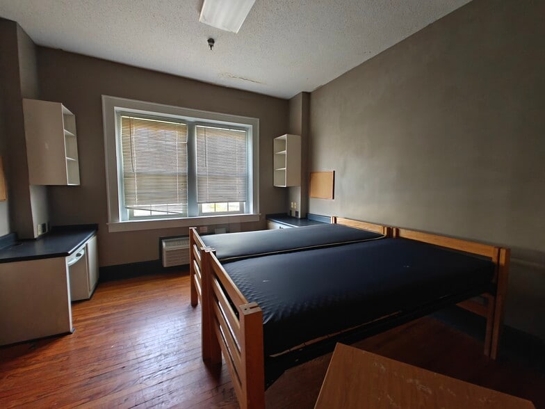 More Photos Of 1115 College Dr, Gaffney Specialty For Sale