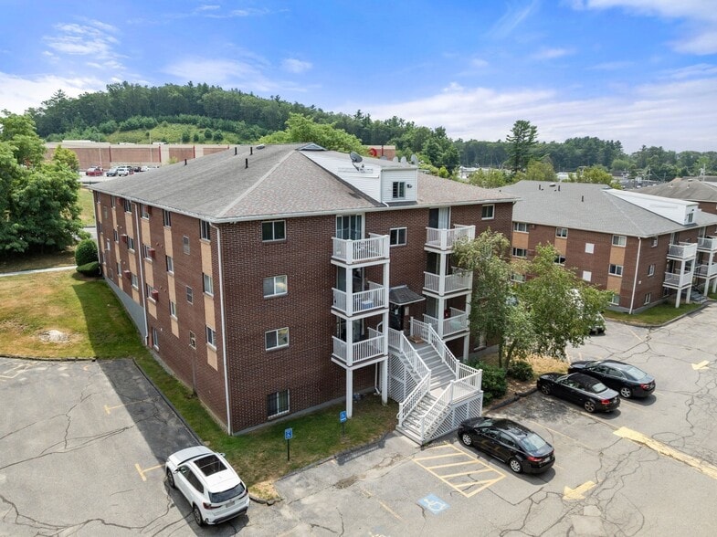 More Photos Of 596 Boston Post Rd E, Marlborough Apartments For Sale