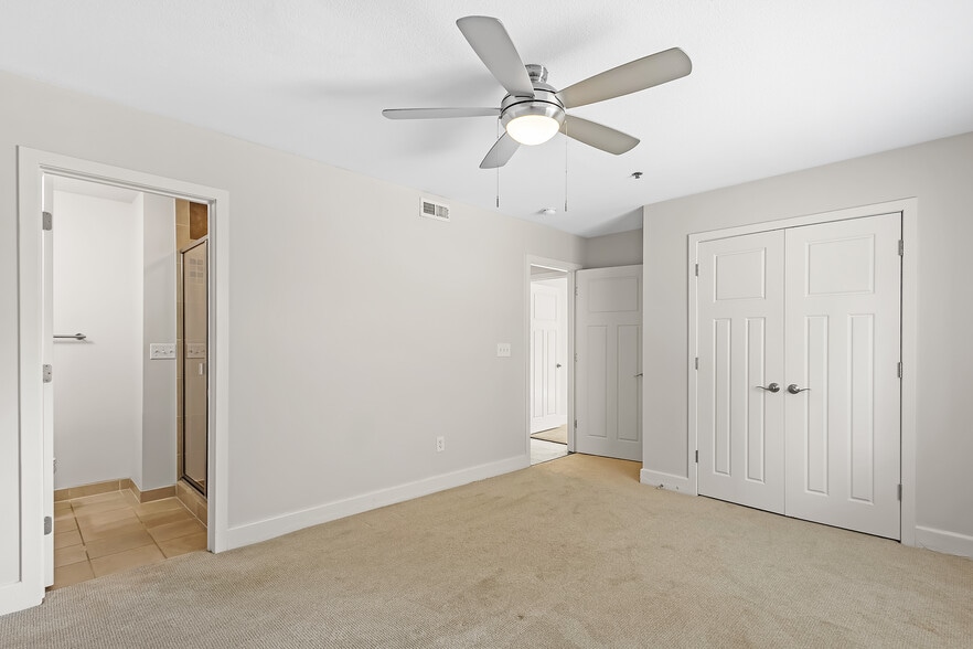 More Photos Of 4700 Roanoke Pky, Kansas City Apartments For Sale