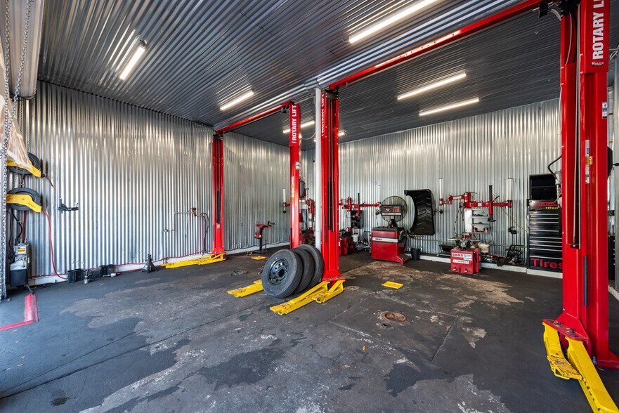 More Photos Of 2501 Sanford Ave, Sanford Auto Repair For Sale