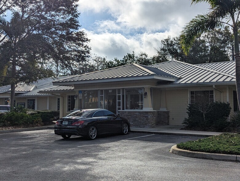 More Photos Of 307 E New Haven Ave, Melbourne Office For Lease