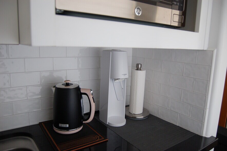 More Photos Of 23300 Ventura Blvd, Woodland Hills Loft Creative Space For Lease