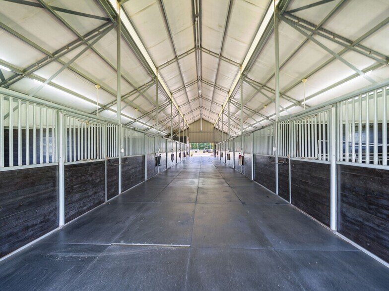 More Photos Of 5676 State Highway 2 W, Defuniak Springs Horse Stables For Sale