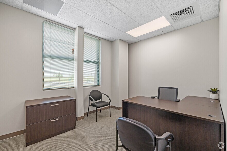 More Photos Of 1860 SW Fountainview Blvd, Port Saint Lucie Coworking Space