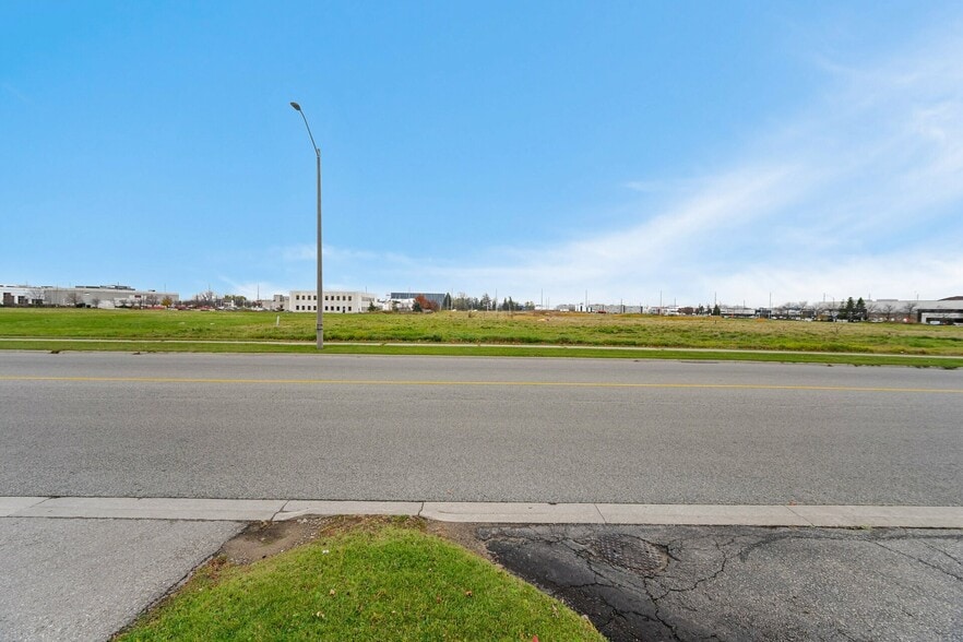 More Photos Of 70 Superior Blvd, Mississauga Land For Sale