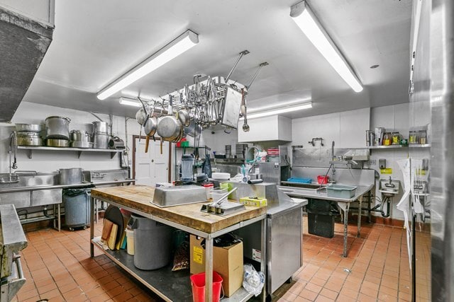 More Photos Of 900 W Riverside Dr, Burbank Restaurant For Sale