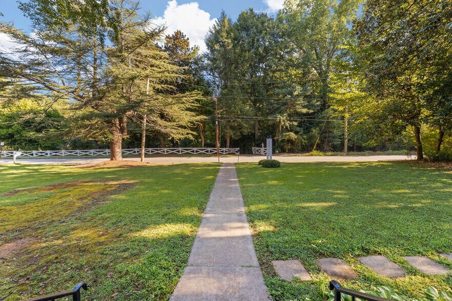 More Photos Of 114 Bulloch Ave, Roswell General Retail For Lease